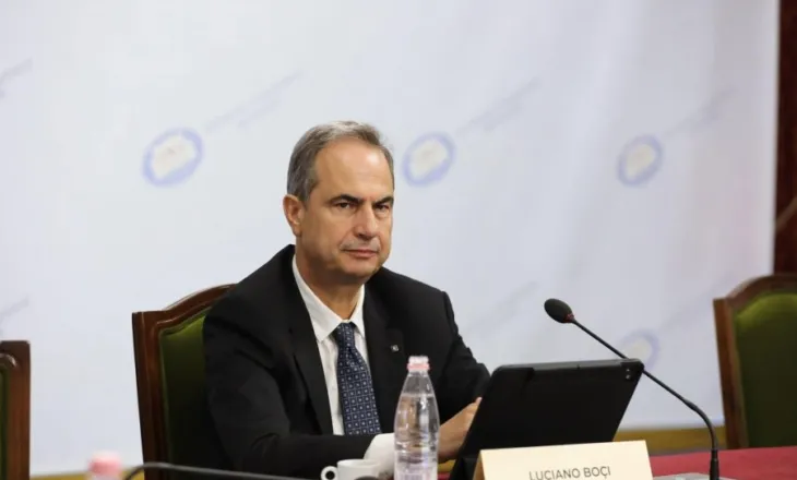 Boçi: Mazhoranca po bllokon debatin për ligjin që ndalon propagandën gjinore tek fëmijët