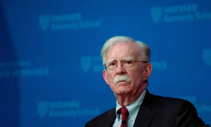 Bolton do të deklarohet fajtor për keqmenaxhimin e dokumenteve sekrete