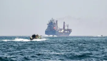 Bota merr ‘frymë’ lirshëm, dërgesat e naftës përmes Hormuzit rriten dukshëm pas marrëveshjes SHBA-Iran