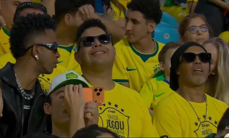 Brazili me fitore bindëse para Botërorit, “Ronaldinho, Ronaldo dhe Vinicius Junior” bëjnë xhiron e botës nga tribuna (video)