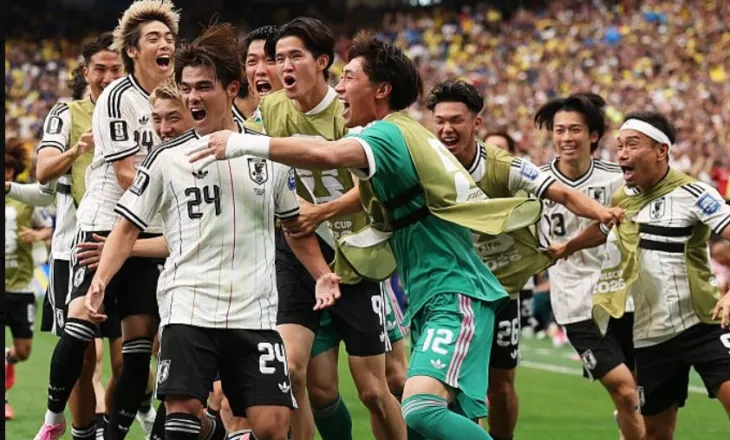 Brazili nuk duket kurrëkund, Japonia bën surprizën e madhe në pjesën e parë dhe e mbyll në avantazh me një supergol (video)