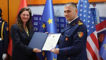 Ceremoni vlerësimi në Policinë e Shtetit për zyrtarët e Ambasadës Amerikane në përfundim të misionit në Shqipëri
