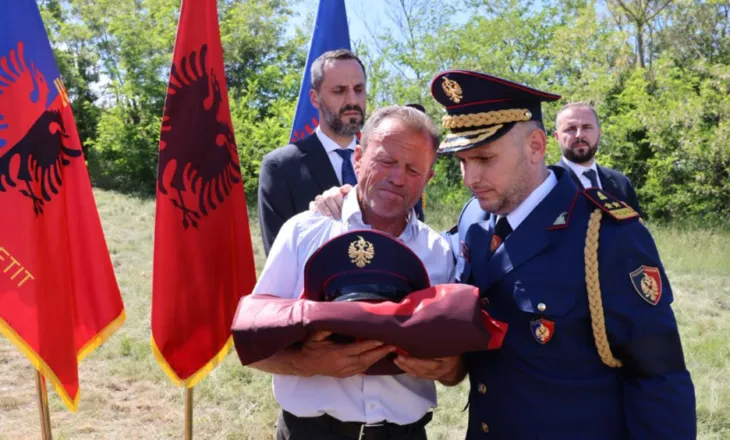 Ceremonia mortore e oficerit të vrarë në krye të detyrës, Hita: Lamtumirë koleg, vëlla dhe nga sot, Dëshmor i Atdheut!