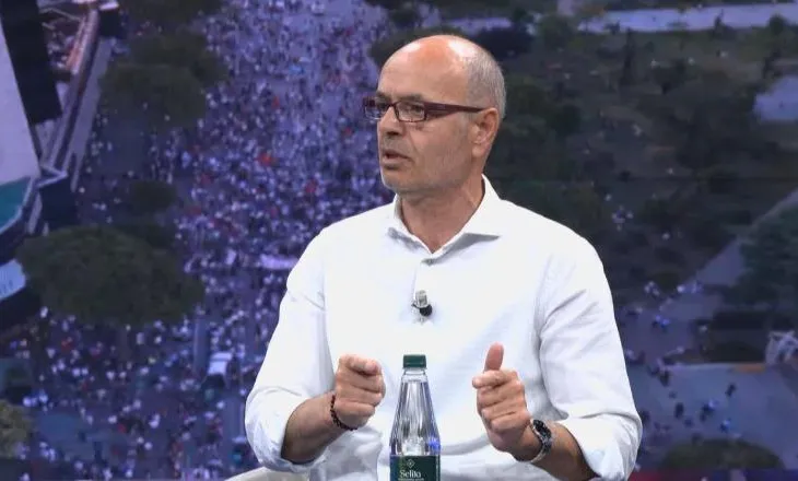 Çfarë duhet të prodhojë protesta para Kryeministrisë?/ Koçi: Presidenti të zgjidhet nga populli, të anullohen edhe…