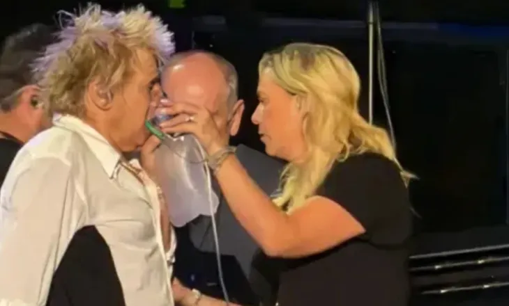 Çfarë ndodhi me Rod Stewart? Këngëtari merr oksigjen në mes të koncertit