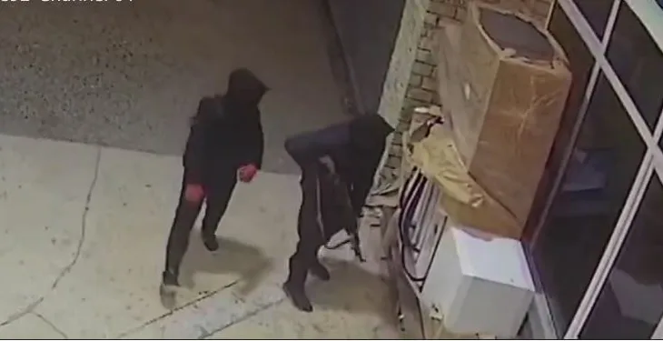 Dalin pamjet nga momenteti kur i riu tentoi të vidhte pikën e karburantit në Krujë