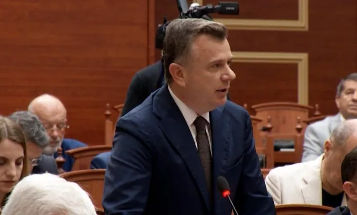 Debat në Kuvend, Balla sfidon Shehajn: E di gjithë Vlora sa tokë keni në Zvërnec