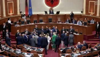 Debat per protestat në Parlament, Berisha: Rama të japë llogari. Balla e sfidon: Dil sot në shesh