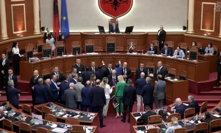 Debat per protestat në Parlament, Berisha: Rama të japë llogari. Balla e sfidon: Dil sot në shesh
