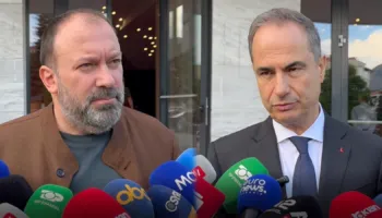 Debate mes PS e PD për protestat, Mazniku: Tubimet normale në demokraci. Boçi: Qeveria të ballafaqohet me qytetarët