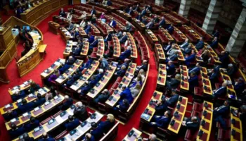 Debate në parlamentin e Greqisë, propozohet projektligji i ri për azilin dhe migracionin