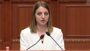 Deklaratat e Koçekut për grupin e Bajrave, opozita merr në mbrojtje deputeten! Berisha: Rama njeh vetëm ligjin…
