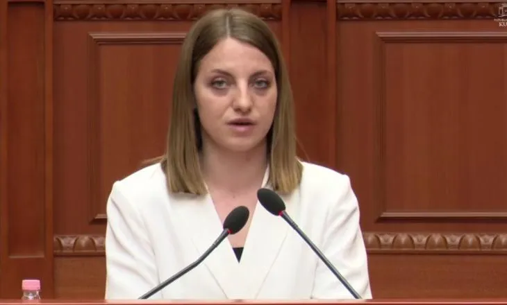 Deklaratat e Koçekut për grupin e Bajrave, opozita merr në mbrojtje deputeten! Berisha: Rama njeh vetëm ligjin…
