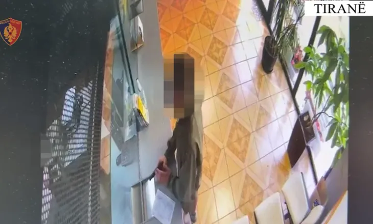 DEL VIDEO / Momentet kur 23-vjeçari tentoi grabitjen në Shkozë me pistoletë lodër