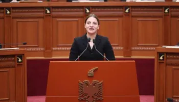Deputetja nxjerr mesazhet me Ramën dhe i kërkon dorëheqjen: S’kam frikë të…