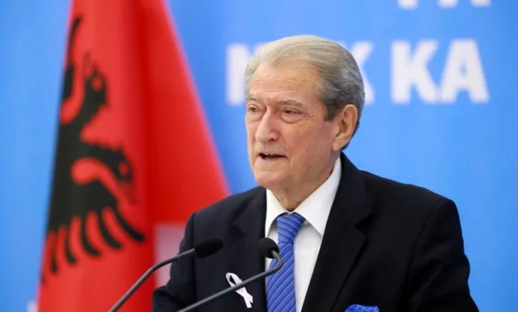 ‘Dështuan me kullat, shpikën Divjakën’/ Berisha: Sulm i orkestruar nga Rama, s’përgjigjet dot për hotelin Zig-Zag