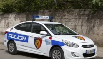 Dhunoi rëndë një shtetas, rrestohet 31-vjeçari në Kolonjë