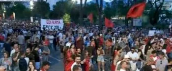 “Diaspora do ju bashkohet së shpejti”/ Protestuesi: Kam ardhur nga Londra, t’i japim shkelmin e fundit Ramës