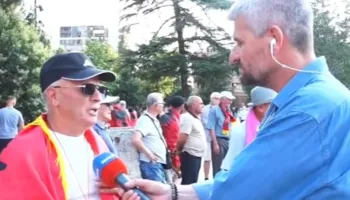 Diaspora i bashkohet protestës kombëtare kundër Ramës, shqiptari nga Italia: Ky pushtet duhet të rrëzohet!