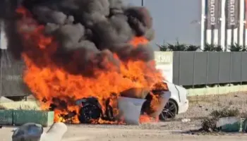 Digjet një makinë në autostradën Tiranë–Durrës