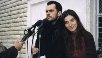 Dikur miq por sot kundër qeverisjes së tij? Moza u bashkohet protestuesve: Rama nburg…