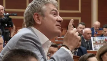 “Dil e bëj be që s’ke qenë në Aruba”, debate mes Gjiknurit dhe Berishës