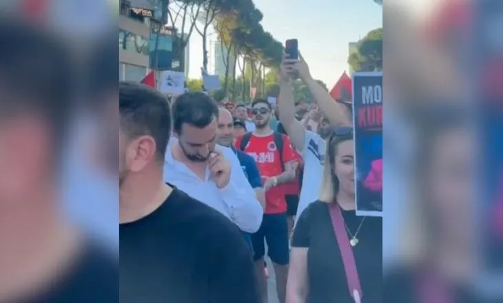 “Dilni për të ardhmen e fëmijëve!”, Adriatik Lapaj i bashkohet sërish qytetarëve në protestën për Zvërnecin
