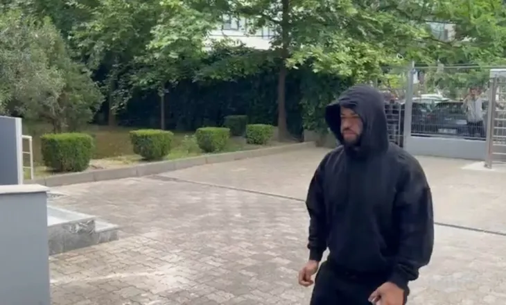 “Dilte live TikTok, tregonte armë në video”/ Gjyqi ndaj grupit të Laert Haxhiut, dëshmon Noizy: Me Kleviolin kemi…