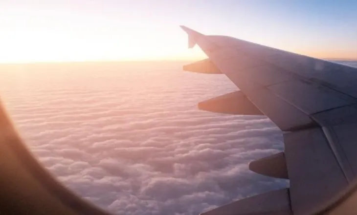 Disa truke se si të bëni një udhëtim të qetë me avion