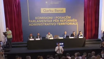 Diskutime për “Territorialen” në Berat/ Mazniku dhe Boçi përplasen mbi modelin e bashkive