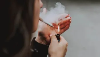 Dita Botërore Pa Duhan, alarm për nikotinën tek të rinjtë! Eksperti: Nga 10 të sëmurë me kancer, 9 janë duhanpirës