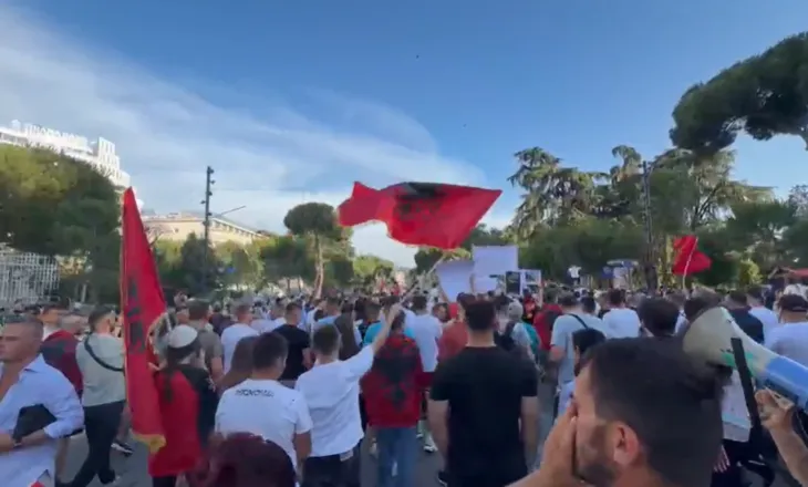 Dita e 11-të, protestuesit: Të ngremë një forum kombëtar gjithëpërfshirës