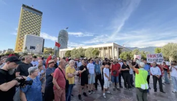 Dita e 17-të e protestës në Tiranë, nga nesër ndryshon orari i tubimit