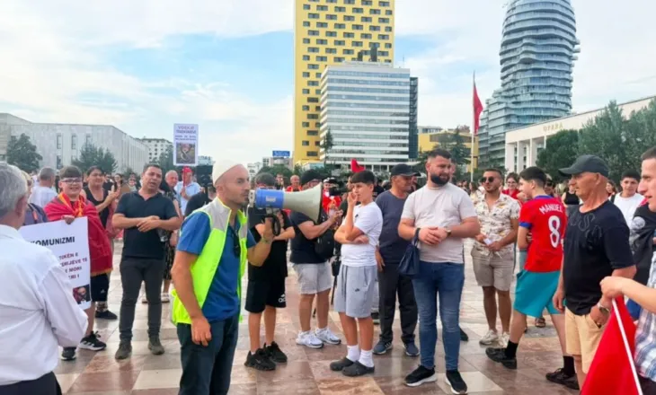 Dita e 17-të e protestës/ Nis grumbullimi i qytetarëve në shesh