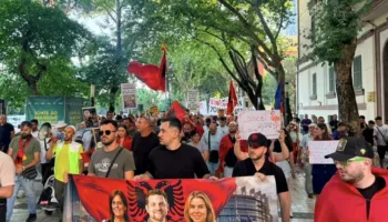 Dita e 19-të e protestës/ Nga Kuvendi te PD dhe marshim drejt Kryeministrisë