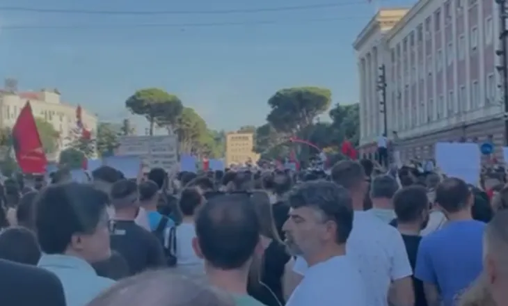 Dita e 19-të e protestës, qytetarët sërish para kryeministrisë