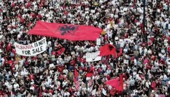 Dita e 20-të e protestës në Tiranë: Nesër vjen mërgata
