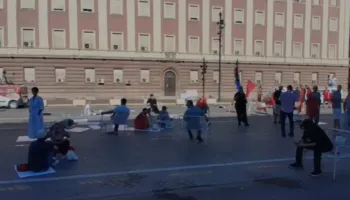 Dita e 21-të e tubimit, një grup protestuesish qëndruan edhe gjatë natës
