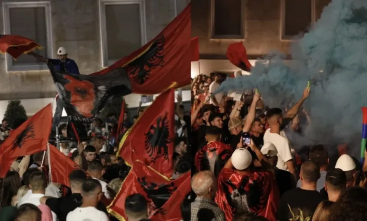 Dita e 22-të e tubimit në Tiranë, protestuesit marshojnë pranë Kuvendit