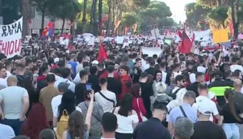 Dita e 24-të në Tiranë, qytetarët nisin protestën