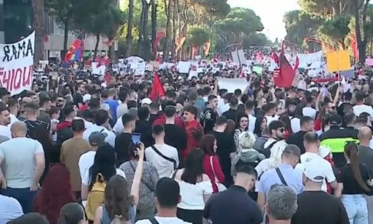 Dita e 24-të në Tiranë, qytetarët nisin protestën