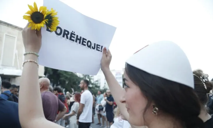 Dita e 25-të e protestës, nis grumbullimi i qytetarëve në sheshin “Skënderbej”