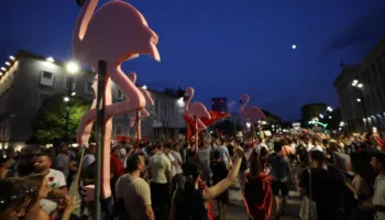 Dita e 26-të e protestës, qytetarët marshojnë në rrugët e Tiranës