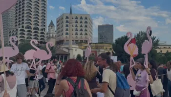 Dita e katërt e protestës për Zvërnecin, nis mbledhja e qytetarëve në sheshin “Skënderbej”