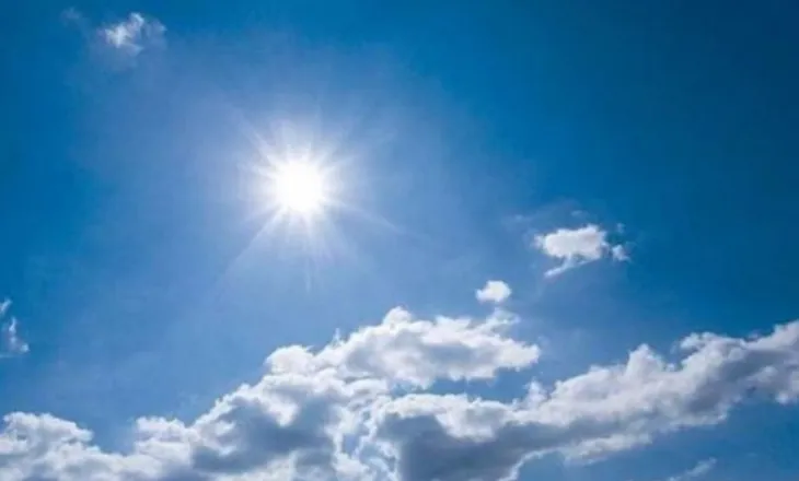Ditë tipike vere, e premtja sjell mot të ngrohtë e të kthjellët