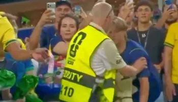 Djali i Neymar ngatërrohet me një “pushtues fushe” në Botëror, ndalohet nga sigurimi