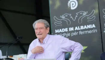 “Do anulojmë ‘Ballkani i Hapur”’, Berisha me fermerët në Cërrik: Ka një politikë absolutisht armiqësore ndaj jush