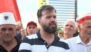 “Do i shkojmë deri në fund”/ Paralajmëron protestuesi: Dorëheqje dhe qeveri teknike, do të ketë përshkallëzim dhe…