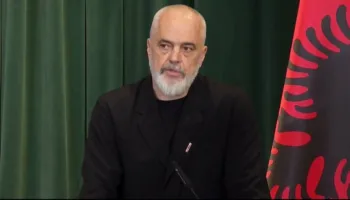 “Do më dëgjosh apo jo?” Rama përplaset me gazetaren e CNN për Zvërnecin: Nuk po vrasim flamingot, projekti ende nuk ekziston