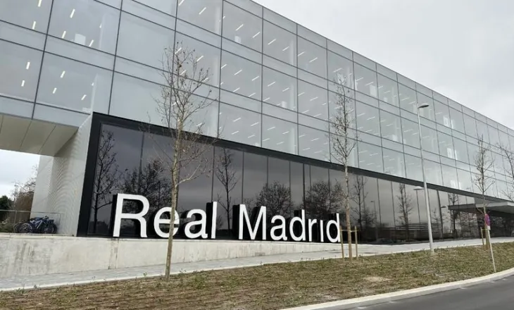 Dolën pagat e ekzagjeruara të zyrtarëve të klubit, Real Madrid vihet në kërkim të spiunit brenda selisë